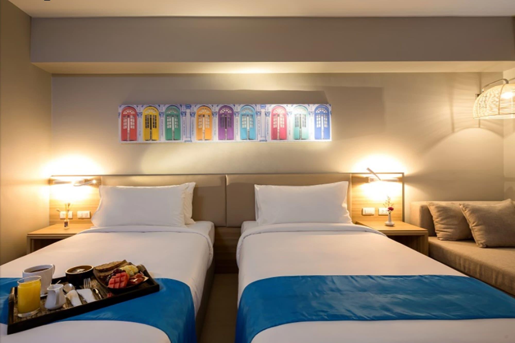 Journeyhub Phuket Patong Hotel Bagian luar foto