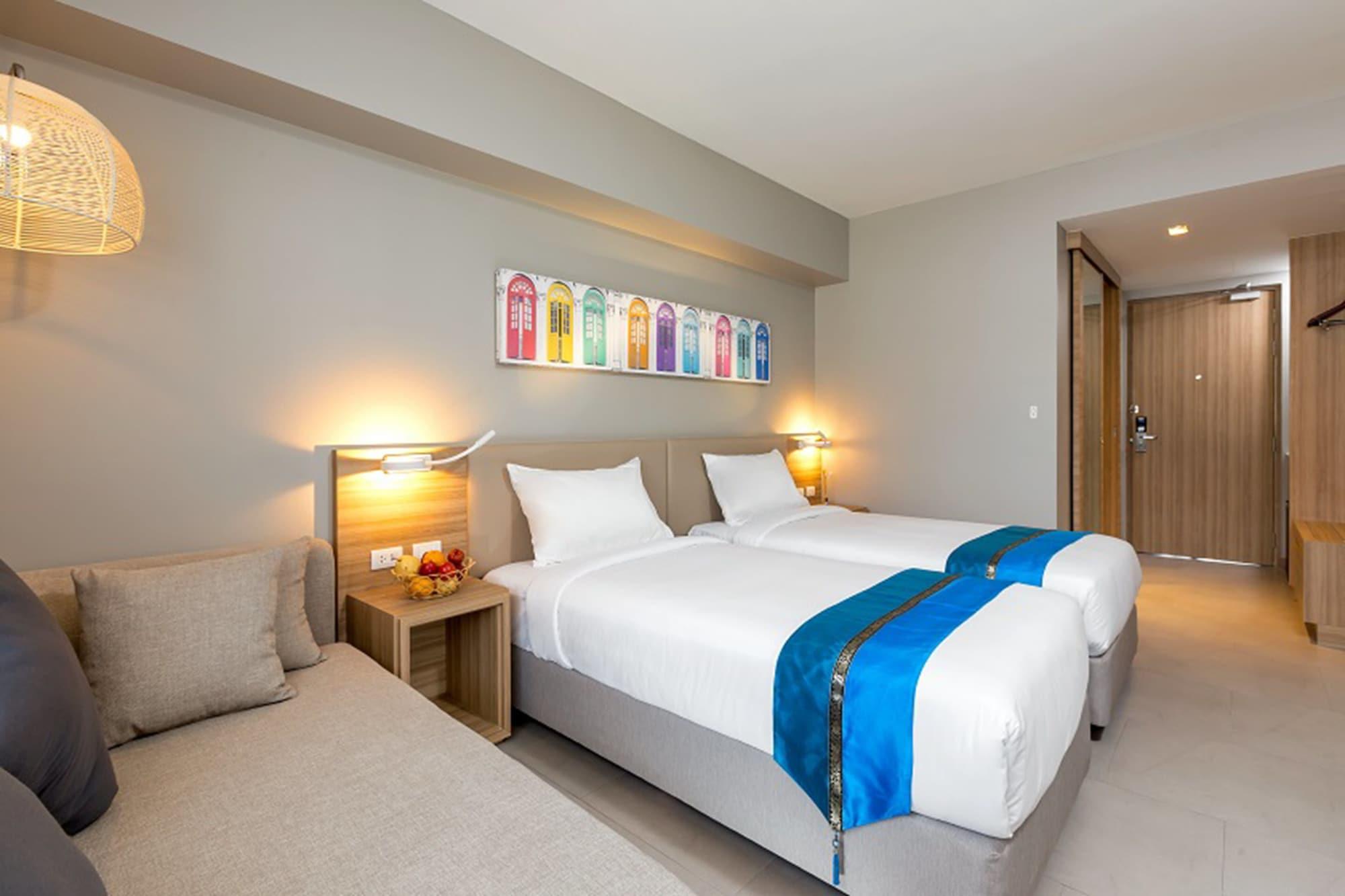 Journeyhub Phuket Patong Hotel Bagian luar foto