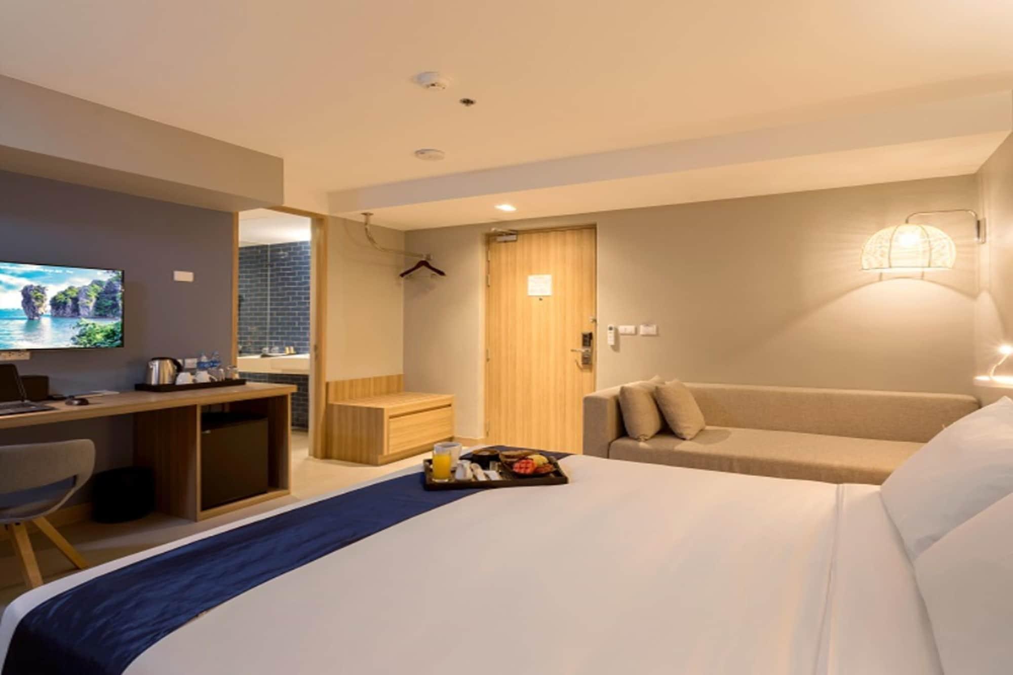 Journeyhub Phuket Patong Hotel Bagian luar foto