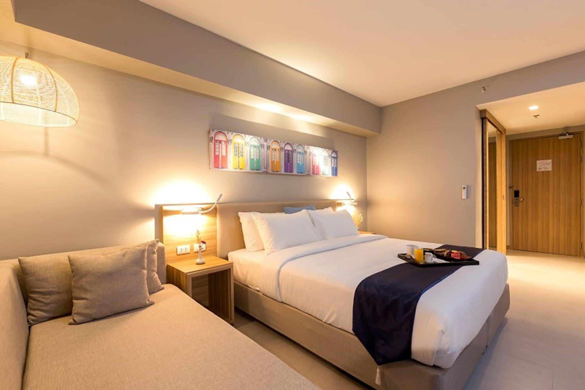 Journeyhub Phuket Patong Hotel Bagian luar foto