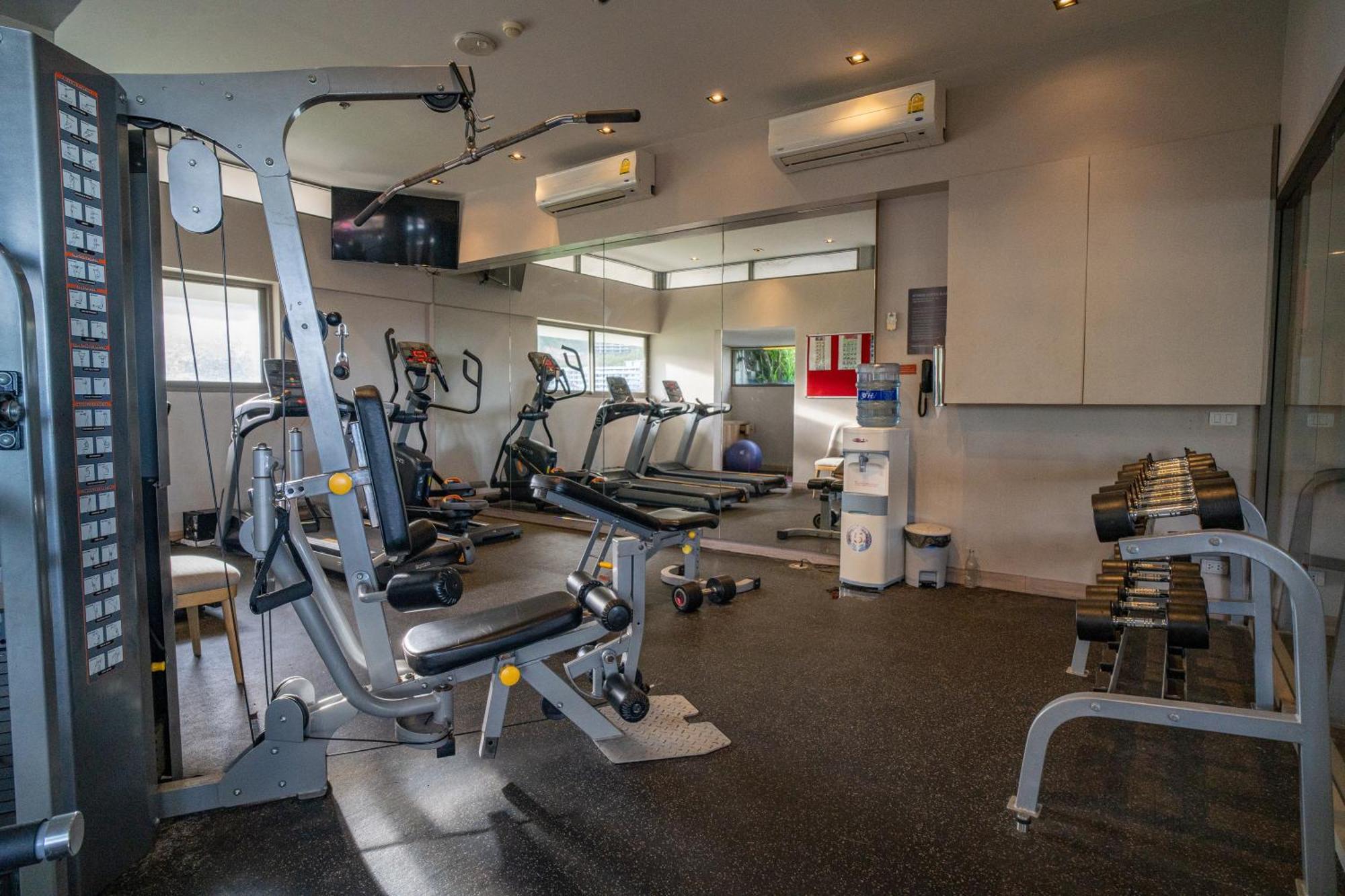 Journeyhub Phuket Patong Hotel Bagian luar foto