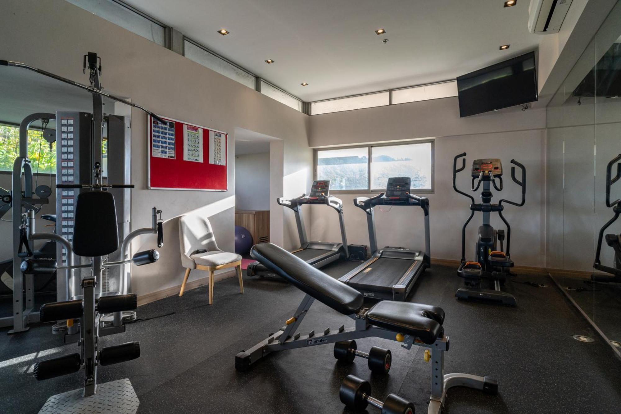 Journeyhub Phuket Patong Hotel Bagian luar foto