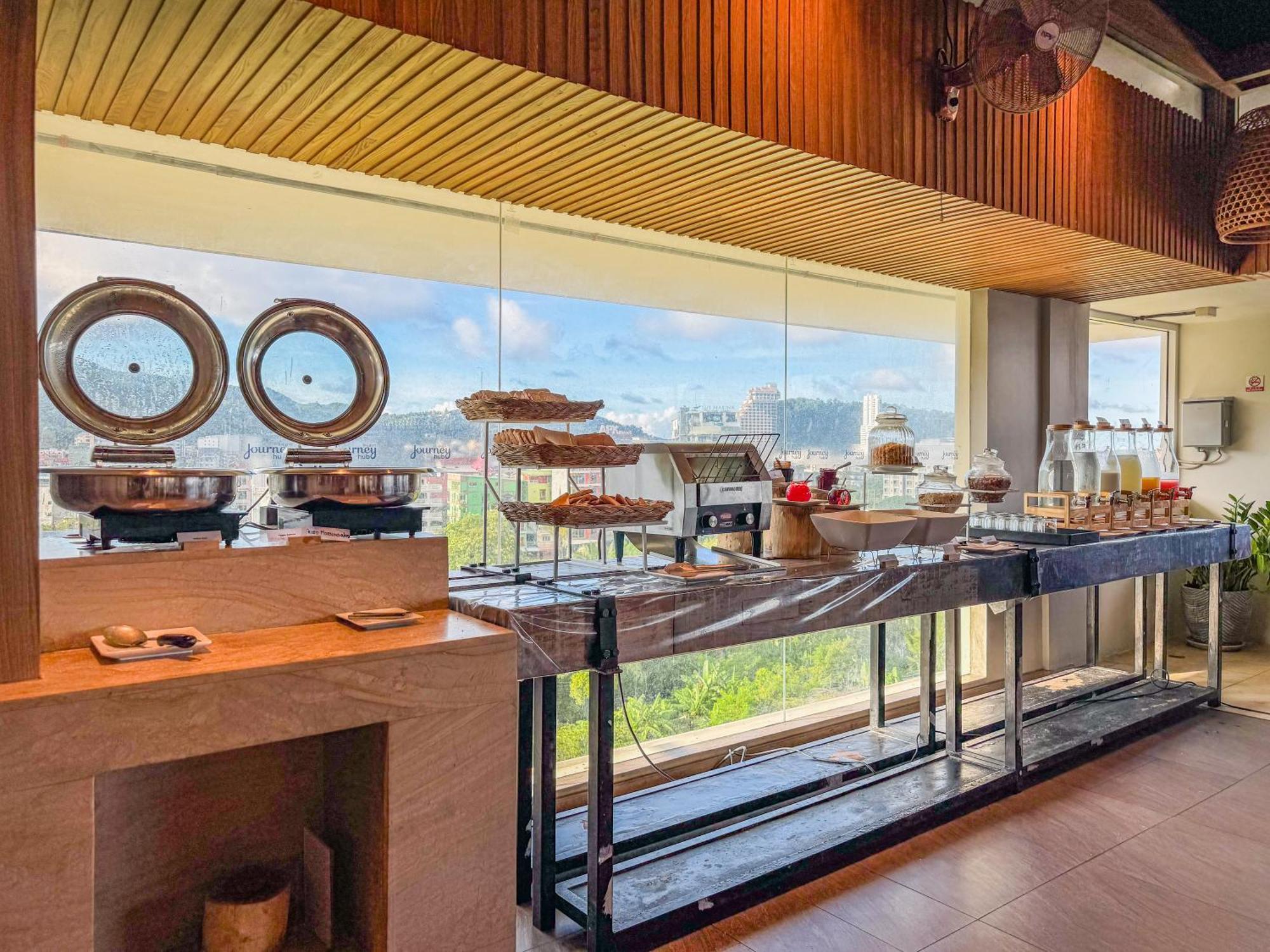 Journeyhub Phuket Patong Hotel Bagian luar foto