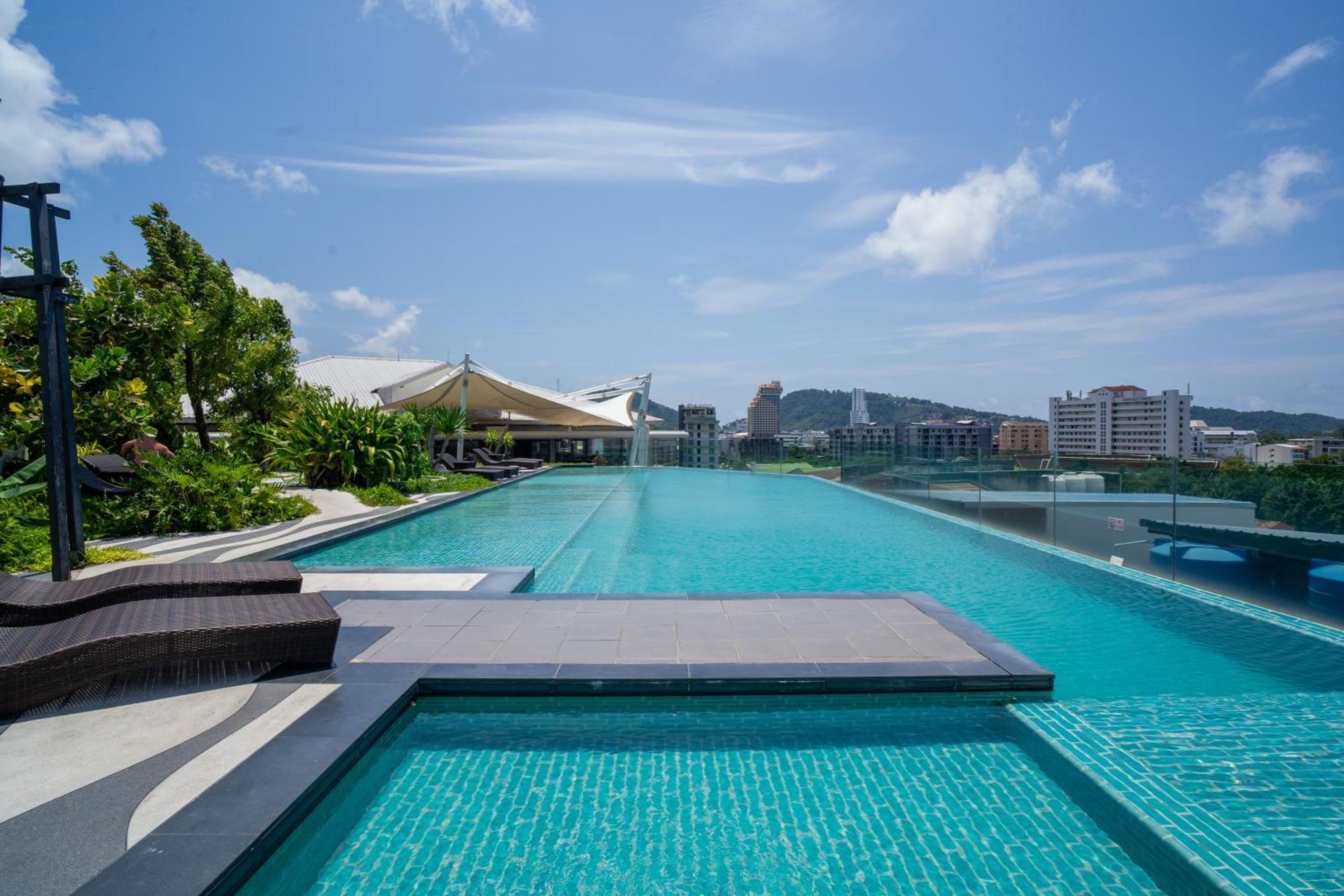 Journeyhub Phuket Patong Hotel Bagian luar foto