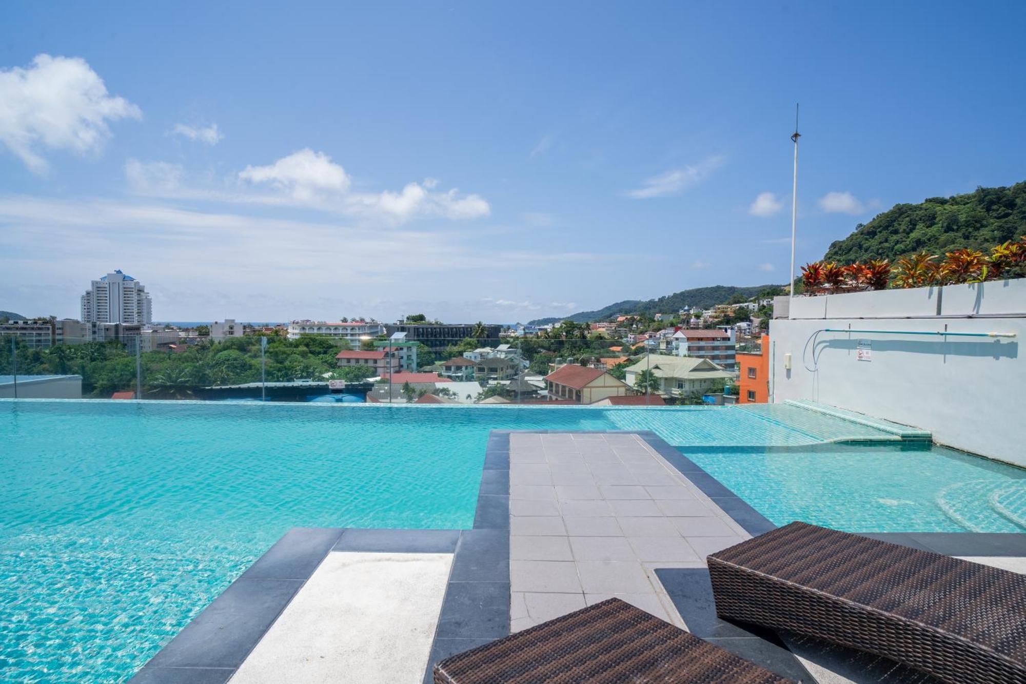 Journeyhub Phuket Patong Hotel Bagian luar foto
