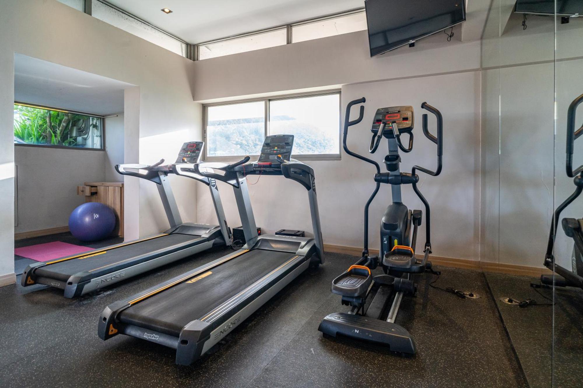 Journeyhub Phuket Patong Hotel Bagian luar foto
