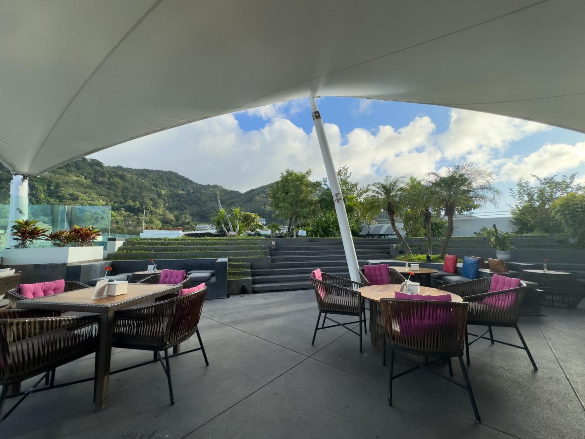 Journeyhub Phuket Patong Hotel Bagian luar foto