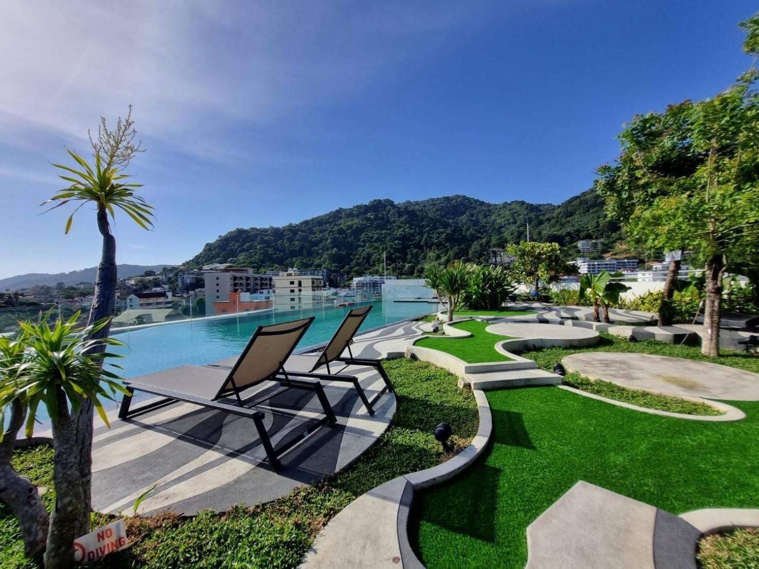 Journeyhub Phuket Patong Hotel Bagian luar foto