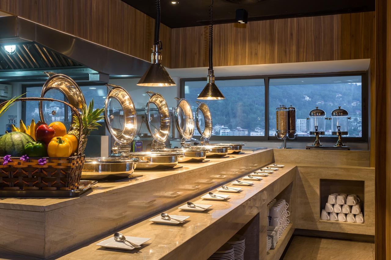 Journeyhub Phuket Patong Hotel Bagian luar foto