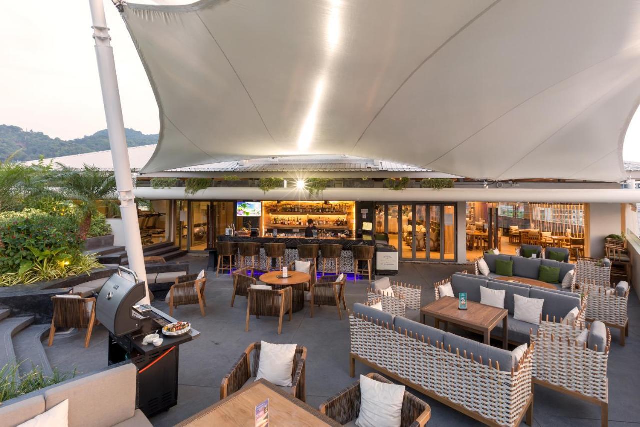 Journeyhub Phuket Patong Hotel Bagian luar foto
