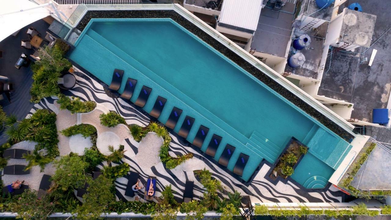 Journeyhub Phuket Patong Hotel Bagian luar foto